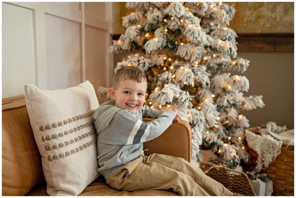 toddler boy holiday mini session